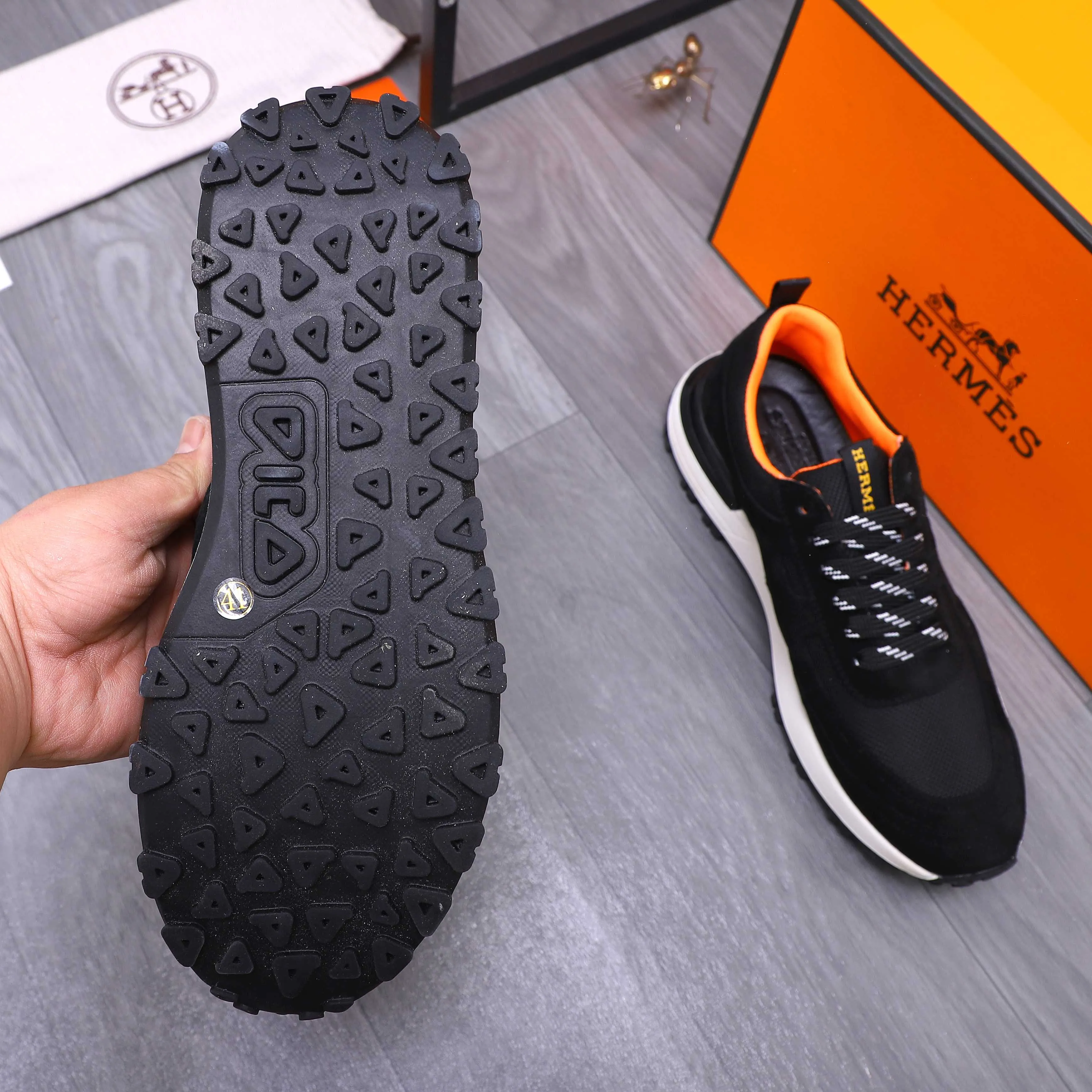 Men's shoes 💰420 Product trademark: HERMES "Hermes" casual shoes Regular size: 38-44 Product materials: Selected frosted cowhide stitching mesh upper Breathable mesh lining Cowhide insole Rubber outsole